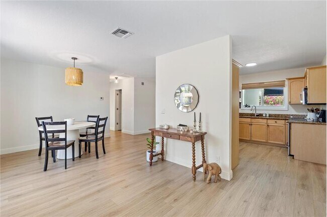 Foto del edificio - 4921 NE 23rd Ave