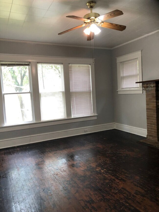 Building Photo - First month 1/2 OffLarge duplex w southern...