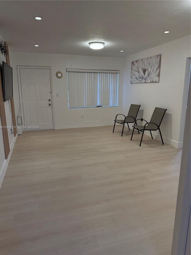 Foto del edificio - 3660 SW 10th St