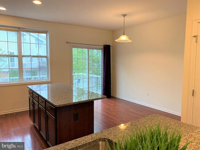 Building Photo - 43210 Loudoun Reserve Dr