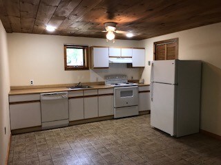 kitchen - 84 Balsam St