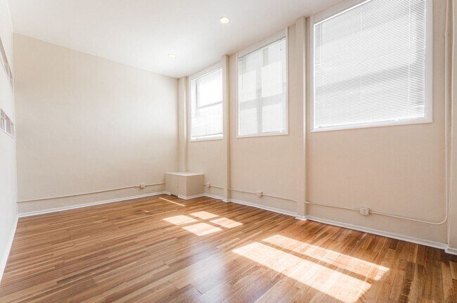 Foto del edificio - 2120 W Grand Ave