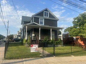 Building Photo - 22 Cozzens Ave