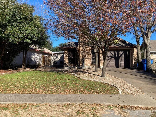 Building Photo - 2124 Margalene Way