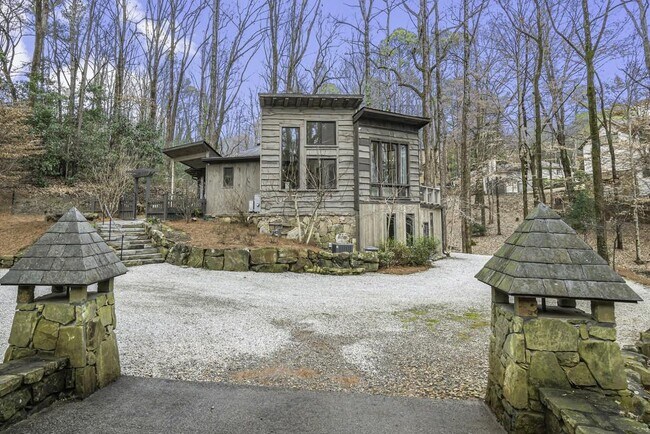 Building Photo - 4595 Lake Forrest Dr NE