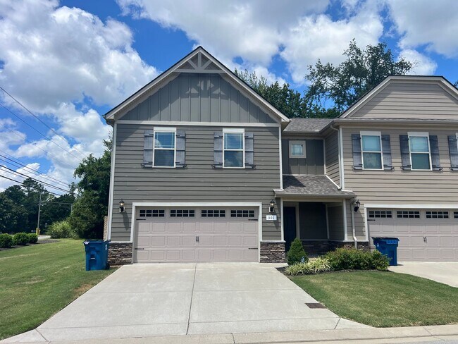 Spacious End Unit 3 BR, 2.5 Bath Townhome ... - Spacious End Unit 3 BR, 2.5 Bath Townhome ...