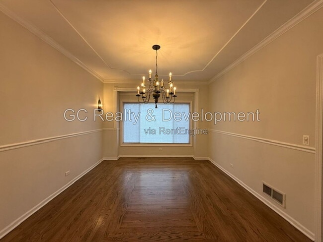 Building Photo - 882 Clarendon Ln