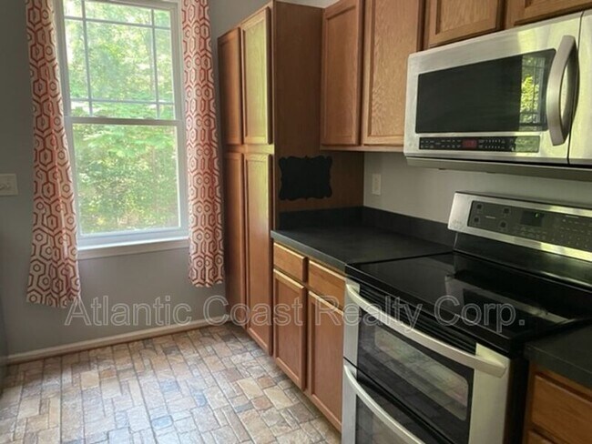 Building Photo - 979 Hollymeade Cir