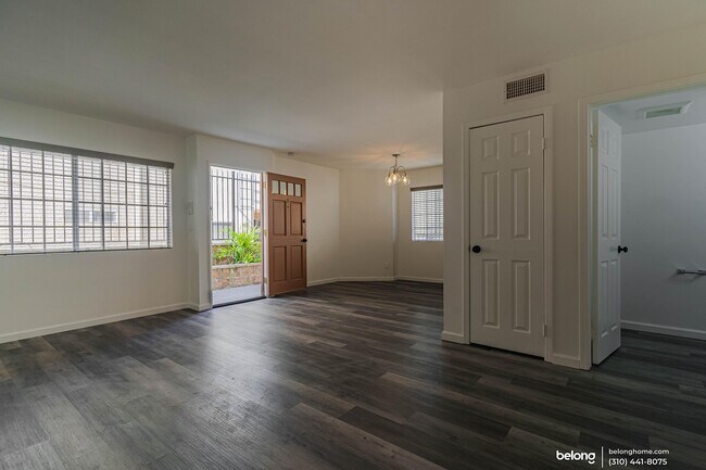 Foto del edificio - 305 E Valencia Ave