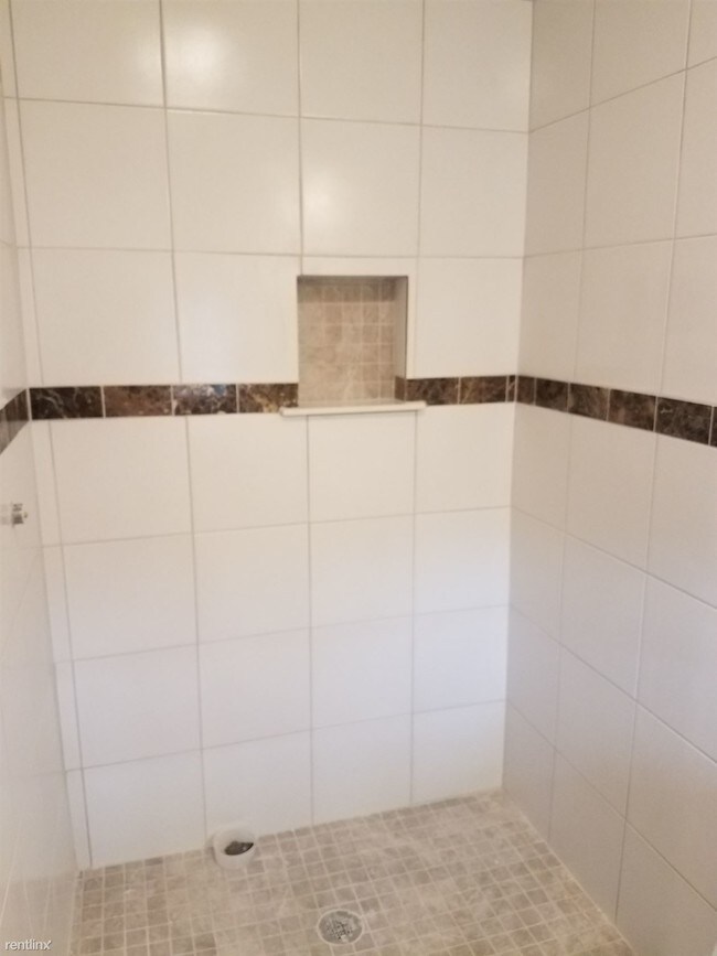 Foto del edificio - 2 br, 1 bath Duplex - 4 Armstrong Pl