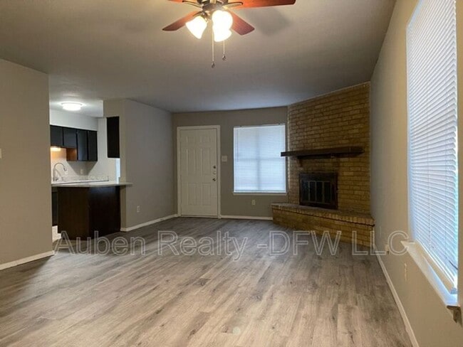 Foto del edificio - 921 W Rochelle Rd