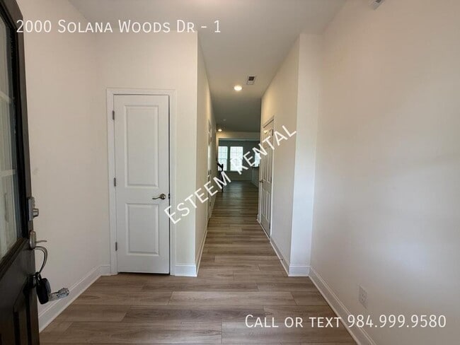 Building Photo - 2000 Solana Wds Dr