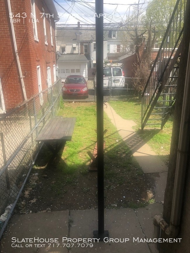 Building Photo - Newly Renovated one bedroom w/ Parking!