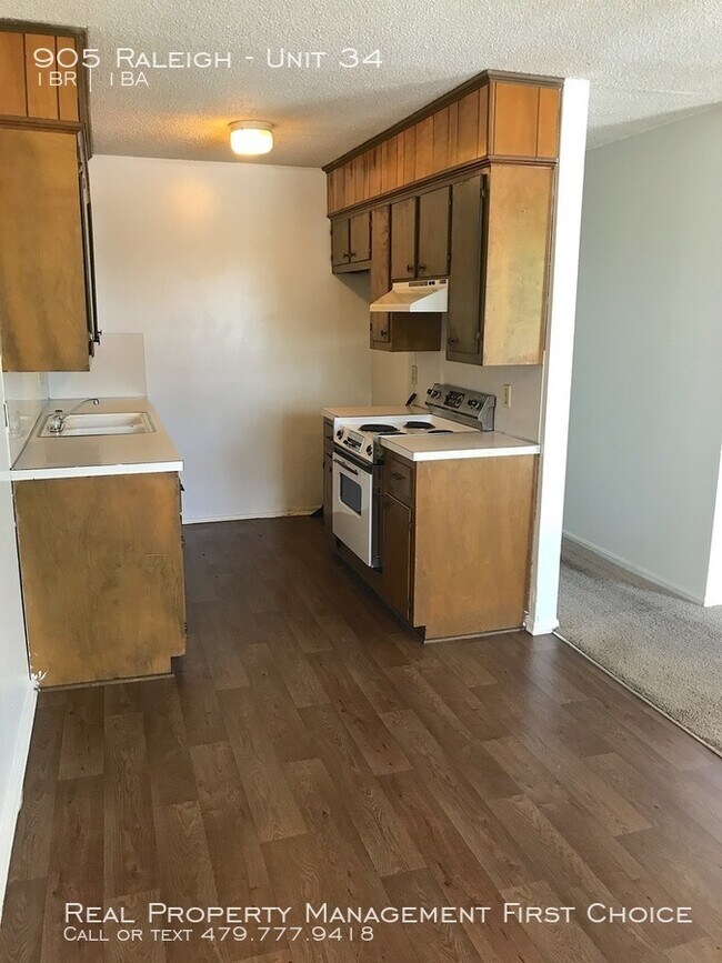 Foto del edificio - Phoenix Village Apartments Welcomes You