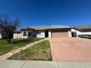 Building Photo - 825 Rosana Pl