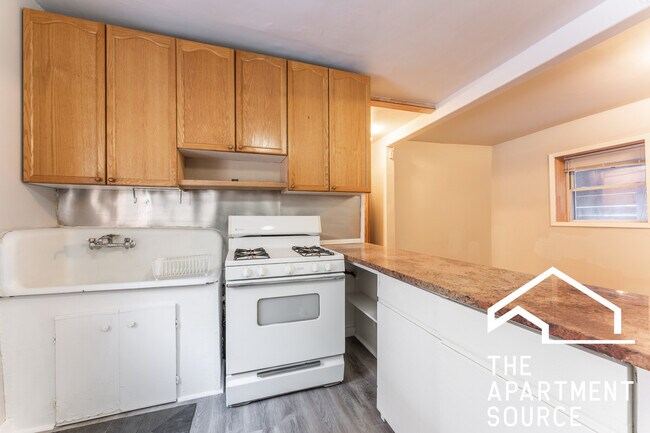 Building Photo - 2071 N Leavitt St