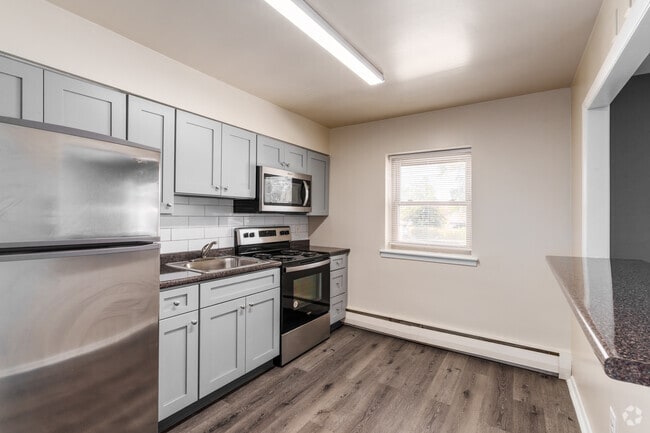 1BR, 1BA - 700SF - Kitchen - Providence Manor Apartments
