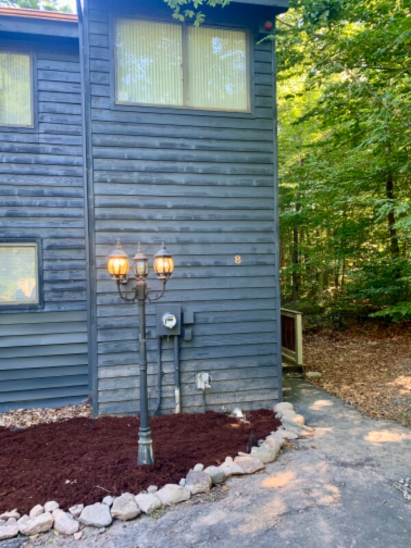 Building Photo - 8 Alpine Dr