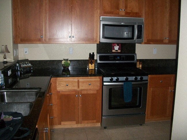 Building Photo - 636 Falling Star Dr