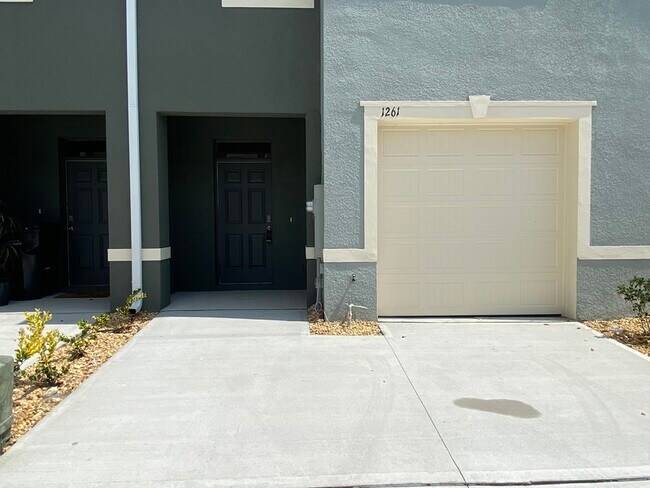Foto del edificio - 1261 Yellow Finch Dr