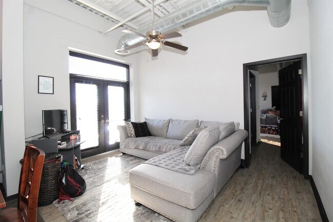 Building Photo - 313 E Lafayette St