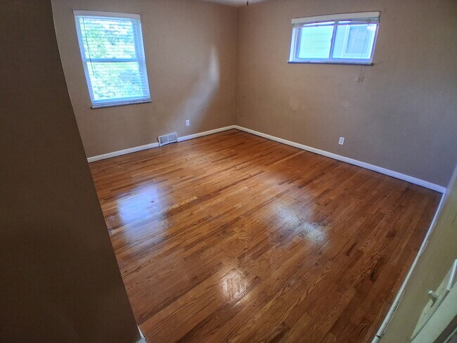 Foto del edificio - 556 Rosemont Ave