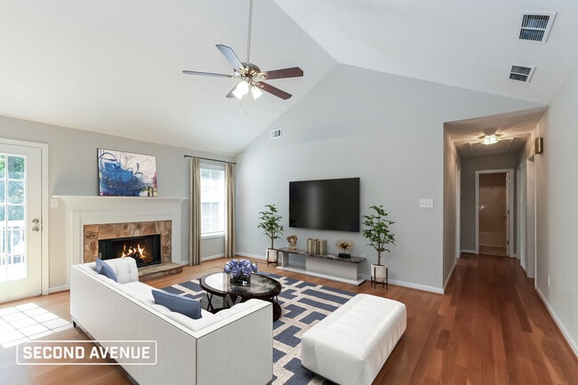 Building Photo - 105 5 Oaks Dr