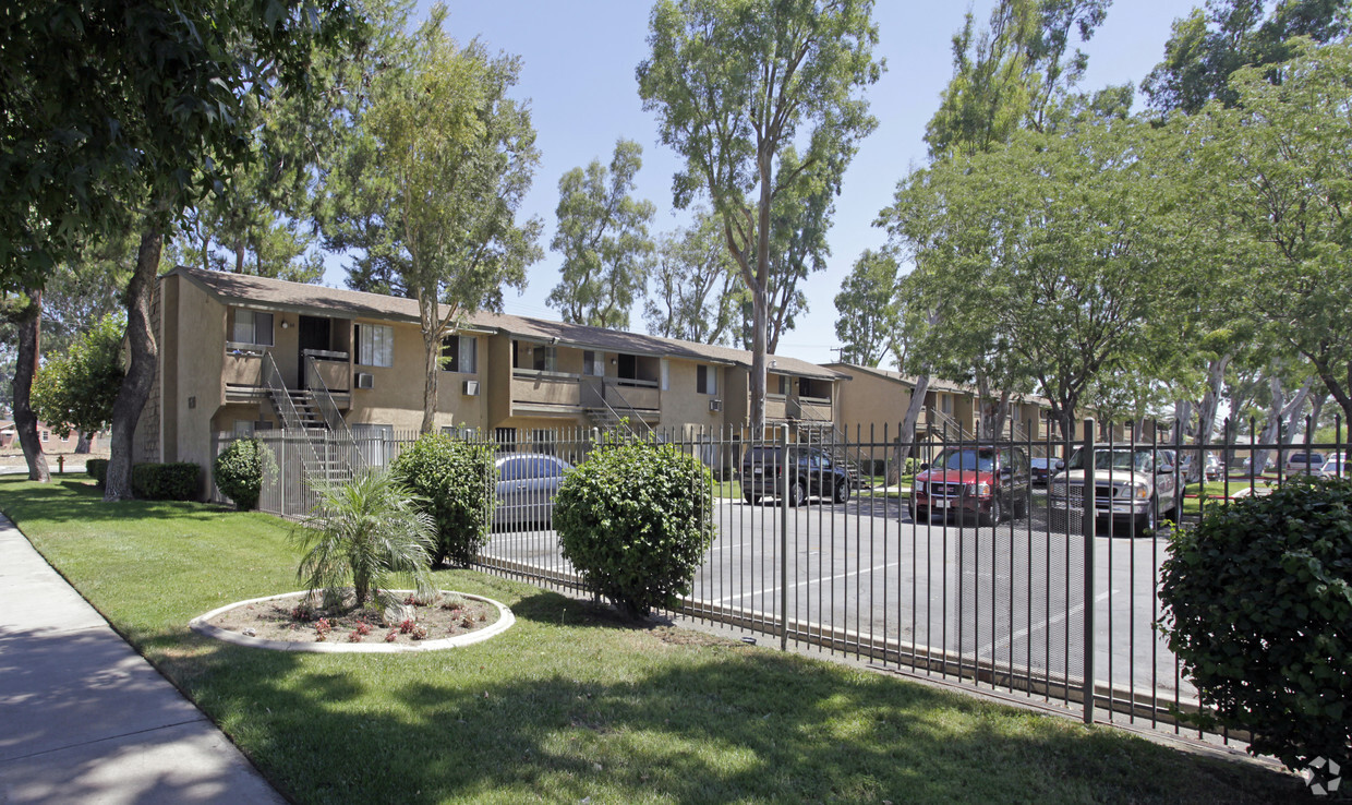 Primary Photo - Valencia Woods Apartments