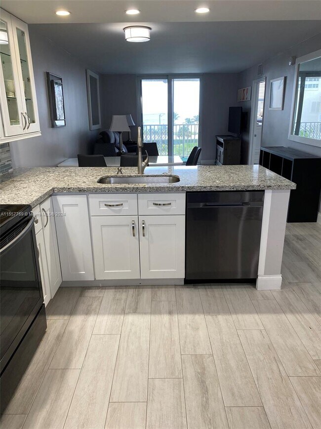 Building Photo - 2929 S Ocean Blvd