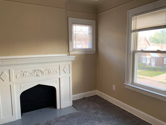 Building Photo - 2464 La Belle St