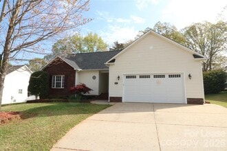 Building Photo - 166 Oak Haven Pl NW