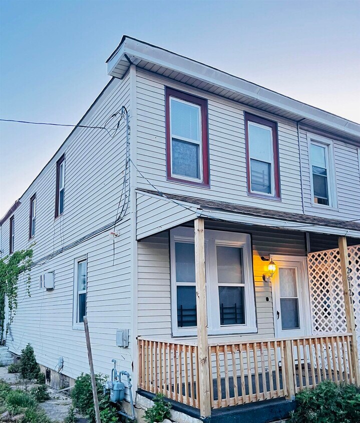 Foto principal - 26 1/2 S Georgia Ave
