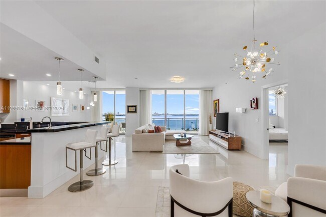 Foto del edificio - 7901 Hispanola Ave