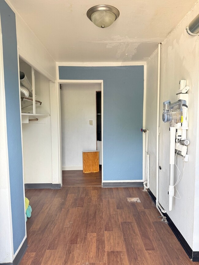 Building Photo - 728 Halley Ave