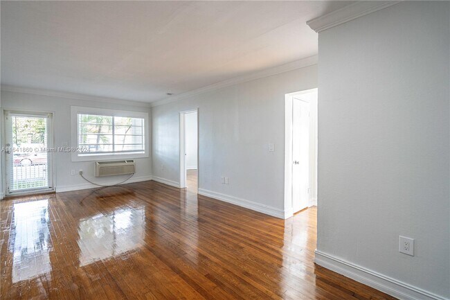 Building Photo - 7925 Hawthorne Ave