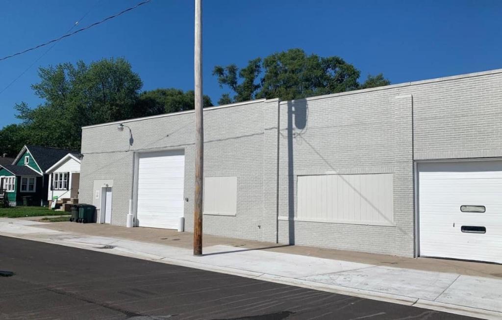 Primary Photo - 851 W Laketon Ave