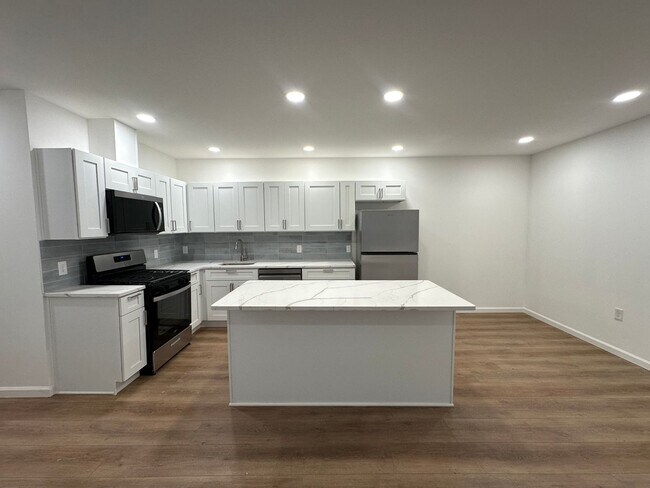 Foto del edificio - 27 Joyce Kilmer Ave