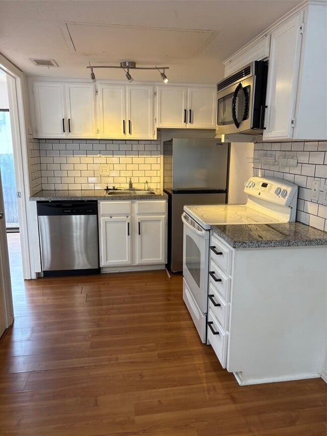 Building Photo - 701 Nelray Blvd