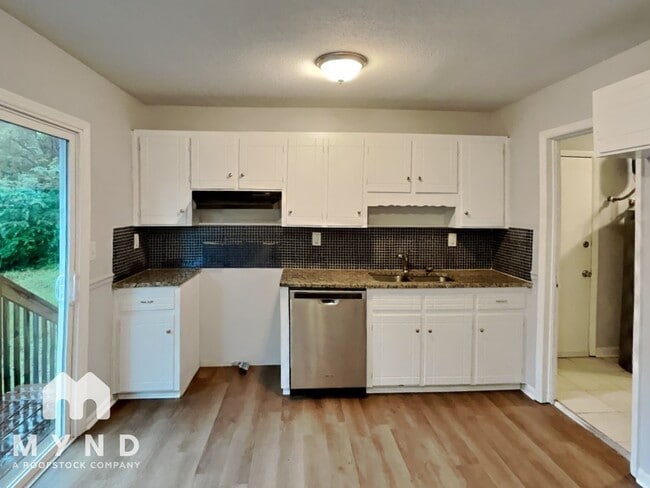 Building Photo - 5927 Creekwood Rd