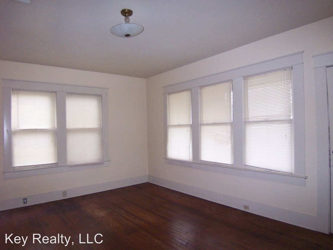 Building Photo - 3 br, 1 bath House - 305 Chester Street