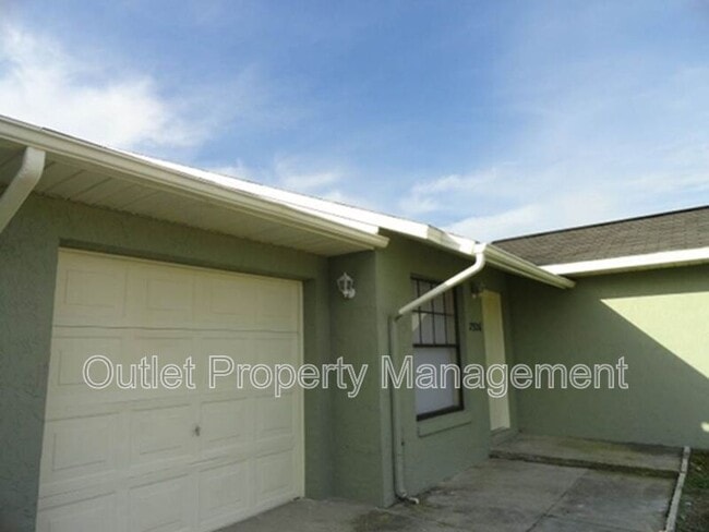 Building Photo - 7526 University Garden Dr