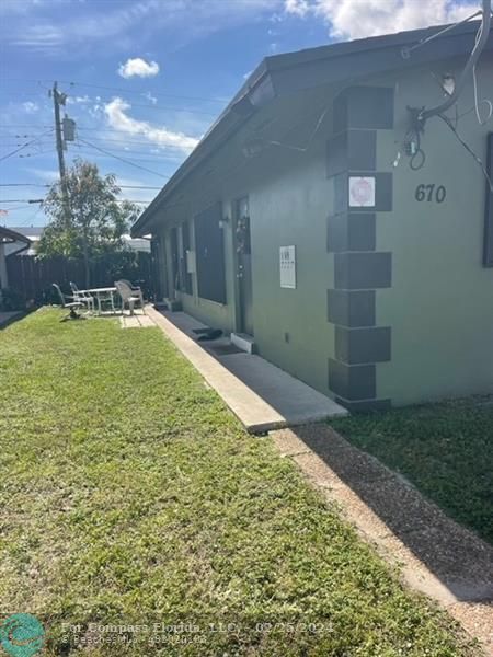 Foto principal - 670 NE 46th Ct