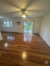 Building Photo - 10 Field Ct