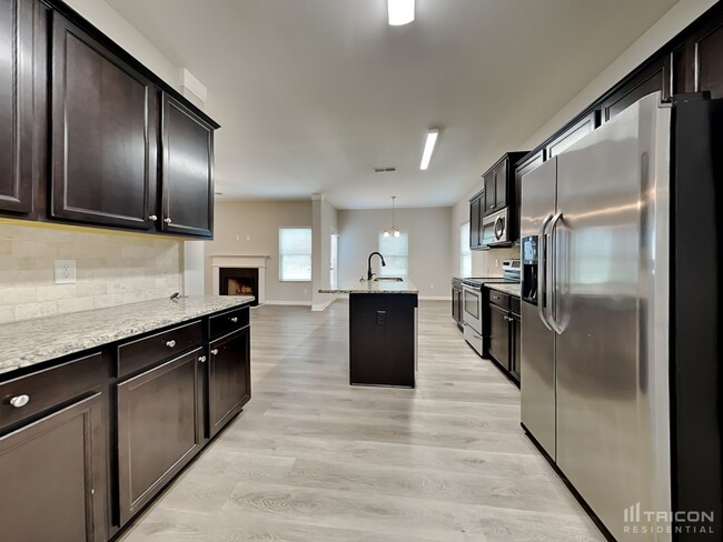 Building Photo - 452 Shady Glen Dallas GA