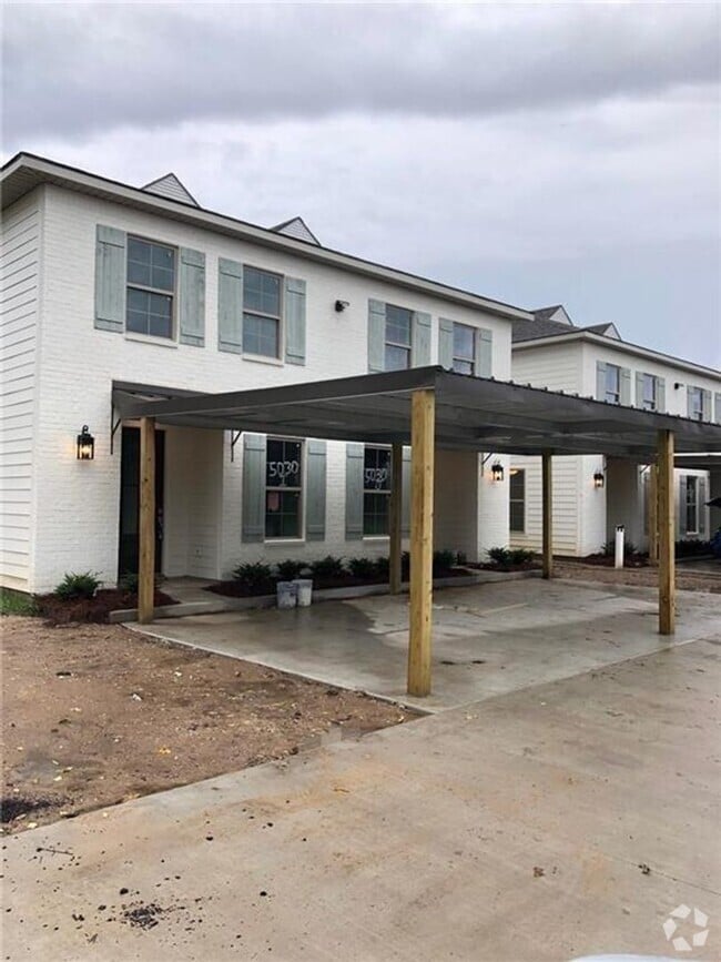 Building Photo - 5022 S Prien Lake Rd