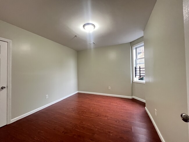 96 Eaton Pl 1B - 94 Eaton Pl
