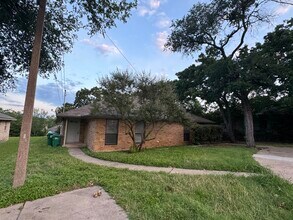 Building Photo - 2115 N Elm St