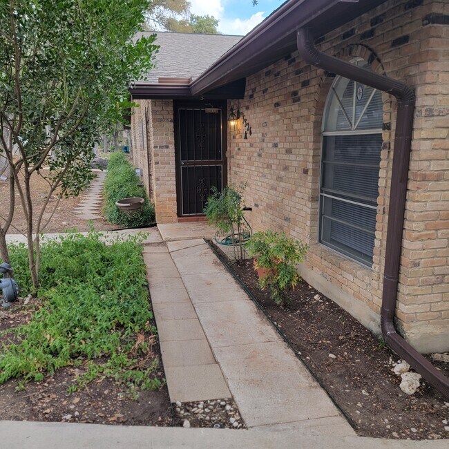 Foto del edificio - 3326 Scenic Ln