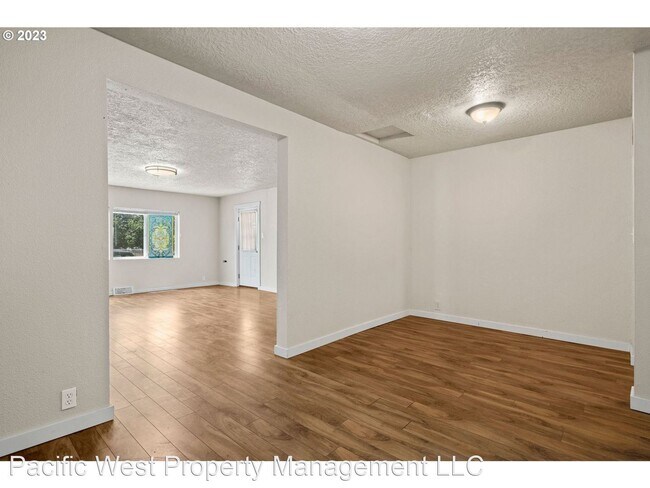 Building Photo - 3 br, 1 bath House - 508 N 1st St