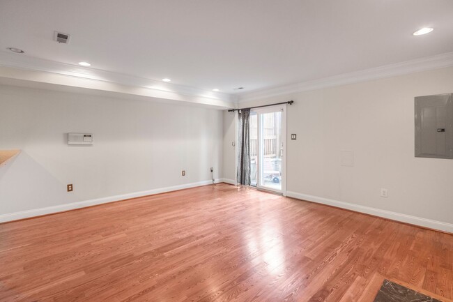 Foto del edificio - Stunning 2 BR/2.5 BA 2-Level Condo in Petw...